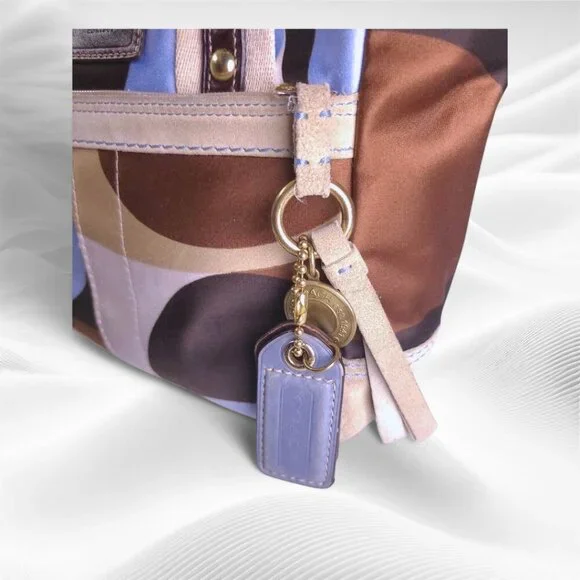 Vintage COACH Hamptons Bag in Scarf Print and matching Wristlet Set - Picture 4 of 15